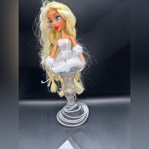 Mermaze Mermaidz Winter Waves Gwen Mermaid Fashion Doll W/ Color Change Tail